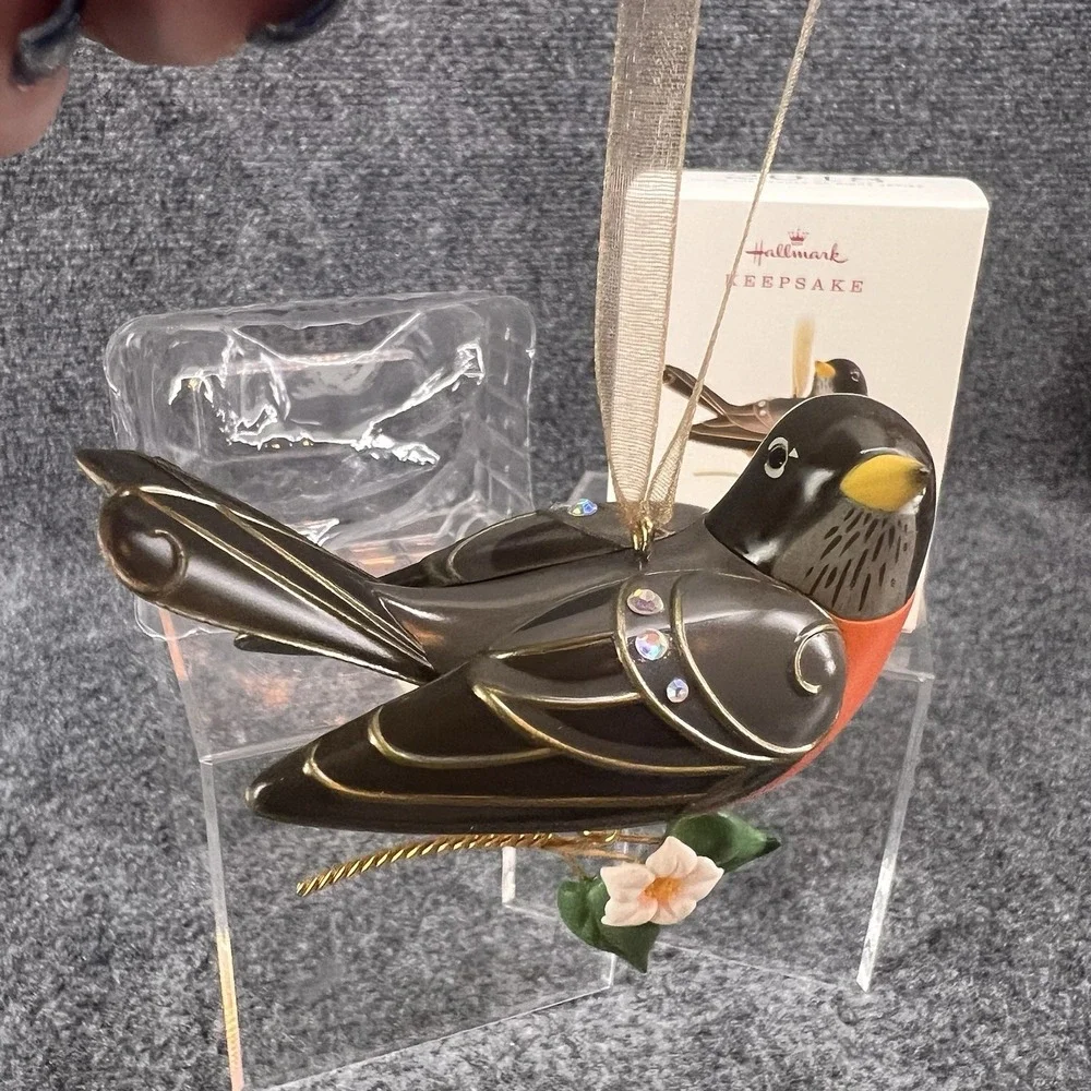 Hallmark 2018 Beauty of Birds, ROBIN Keepsake Ornament #14 Series New QX9453